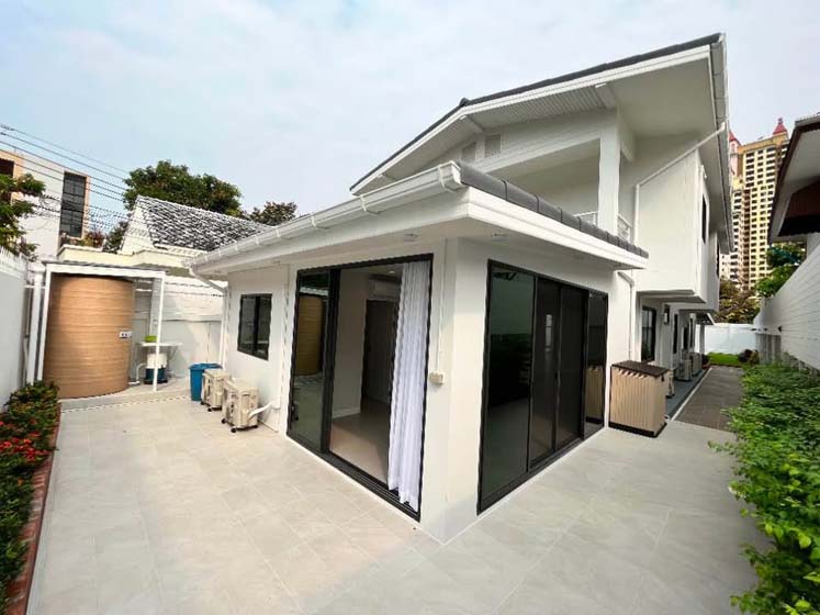 House in Phaholyothin 